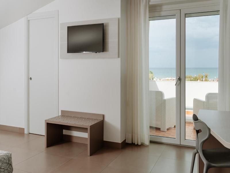 Hotel Caravel image