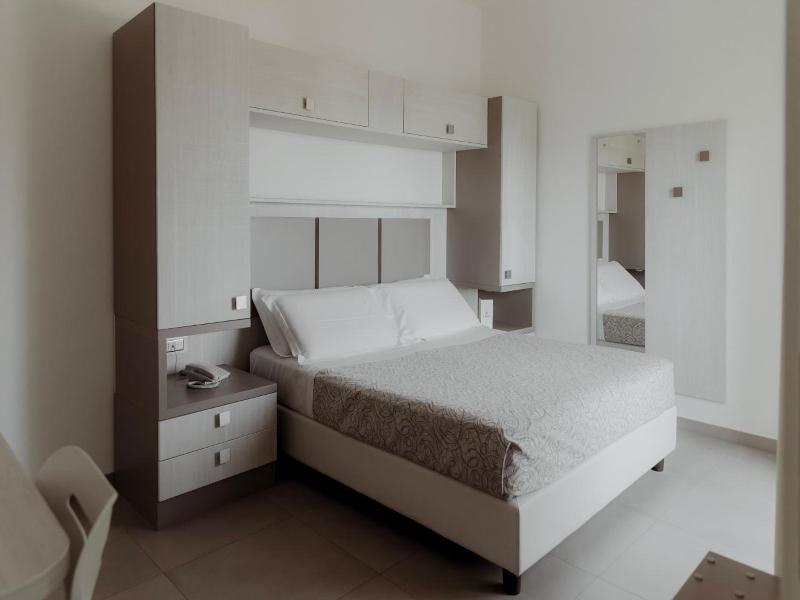 Hotel Caravel image