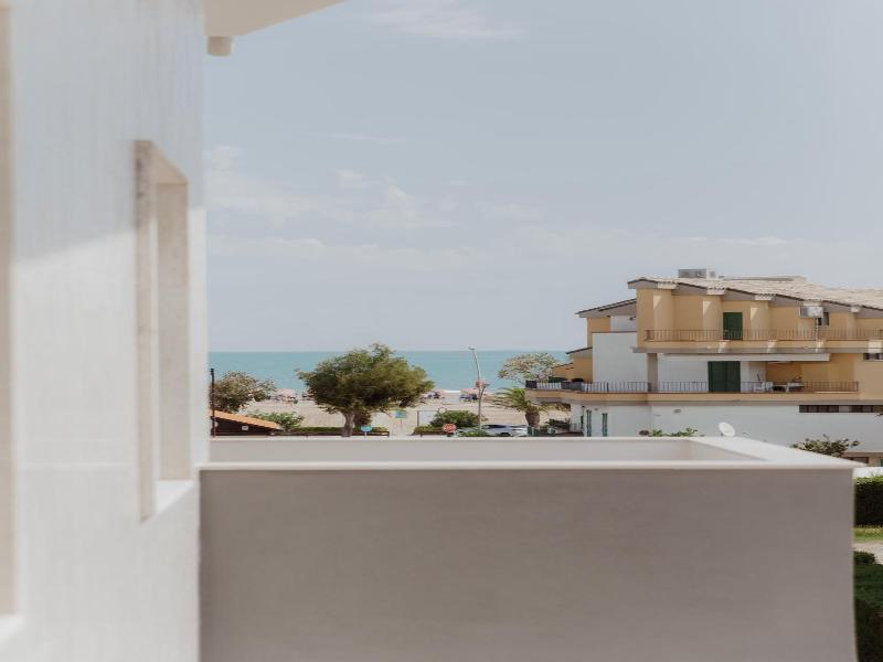 Hotel Caravel image