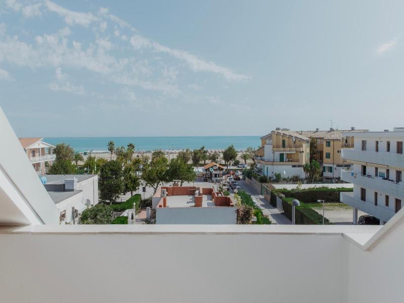Hotel Caravel image