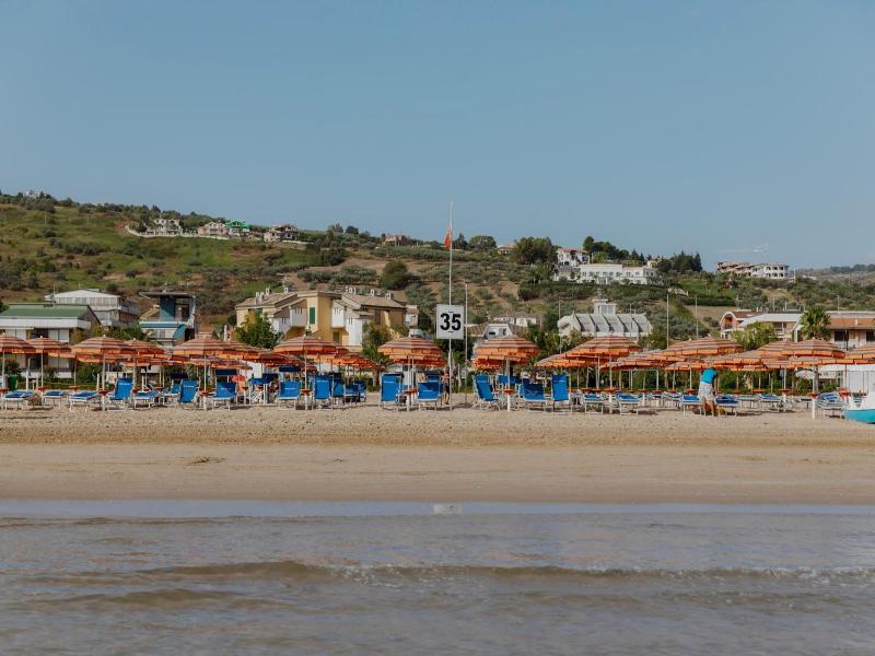 Hotel Caravel image