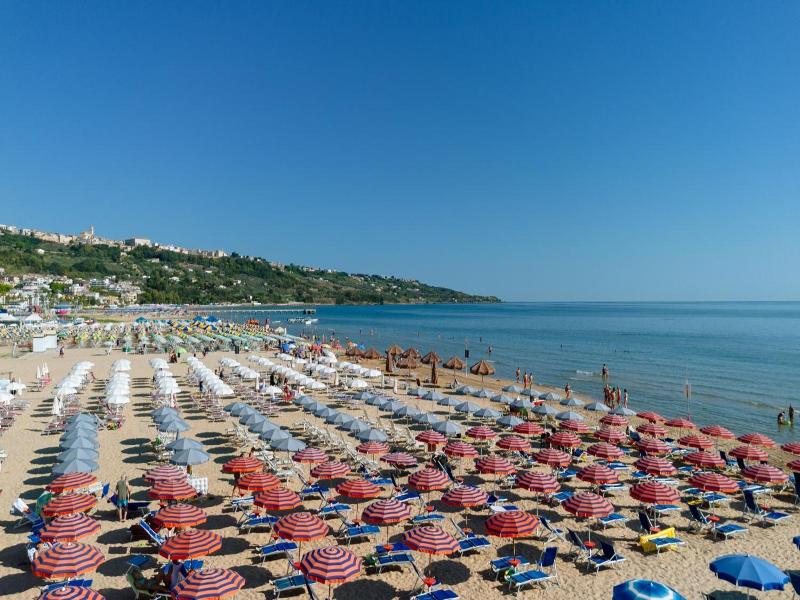 Hotel Caravel image