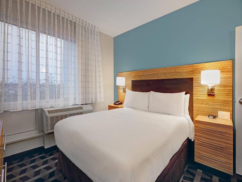 Towneplace Suites By Marriott Potomac Mills Woodbr image