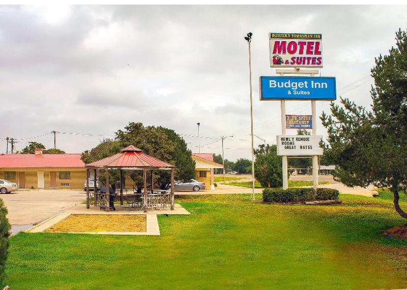 Budget Inn And Suites image