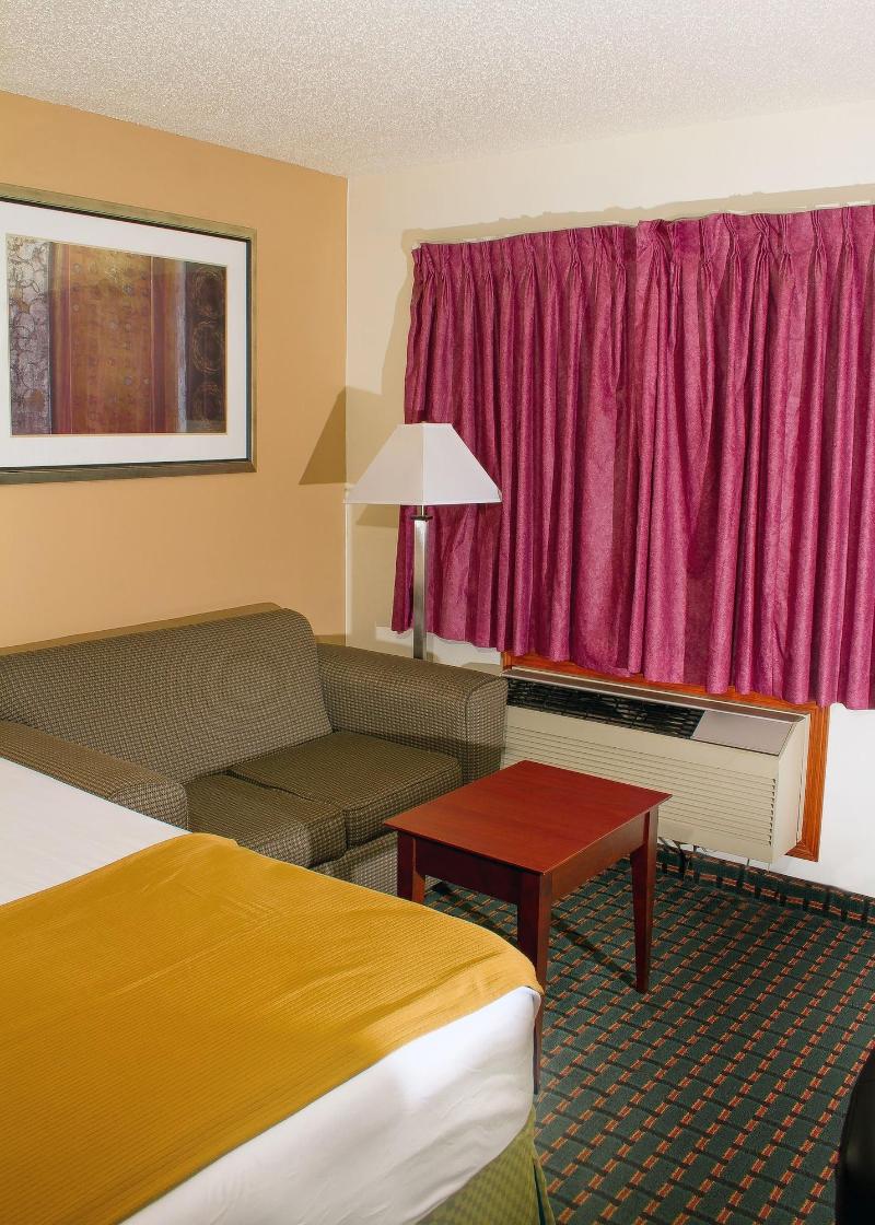 Budget Inn And Suites image