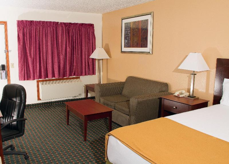 Budget Inn And Suites image