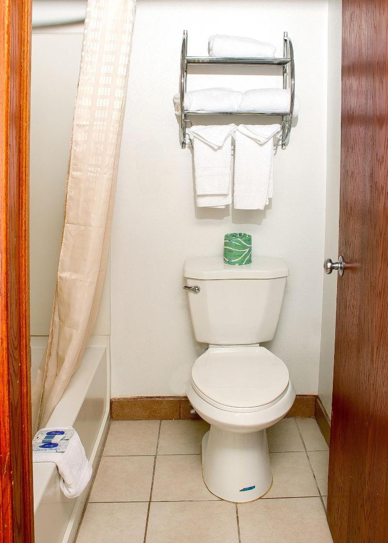 Budget Inn And Suites image