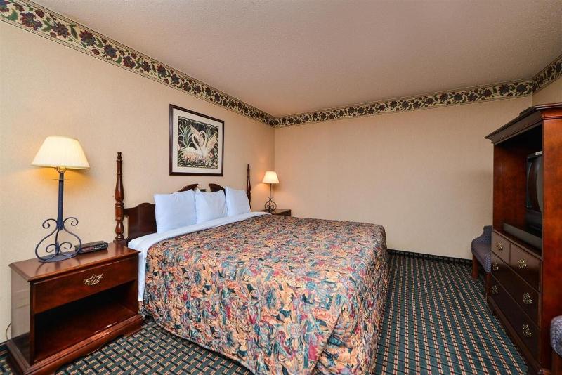 Budget Inn And Suites image