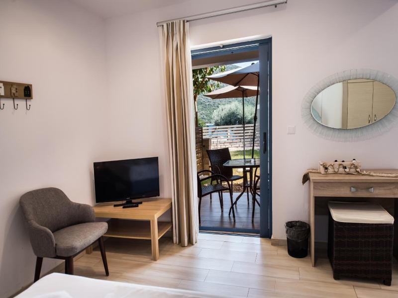 Ilianthos Apartments & Studios image