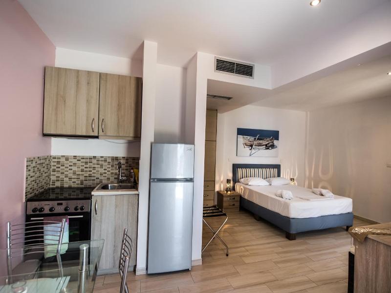 Ilianthos Apartments & Studios image