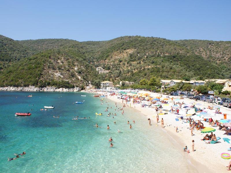 Ilianthos Apartments & Studios image