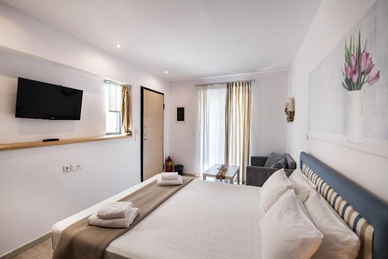 Ilianthos Apartments & Studios image