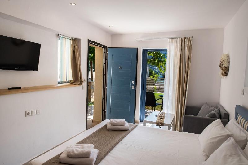 Ilianthos Apartments & Studios image