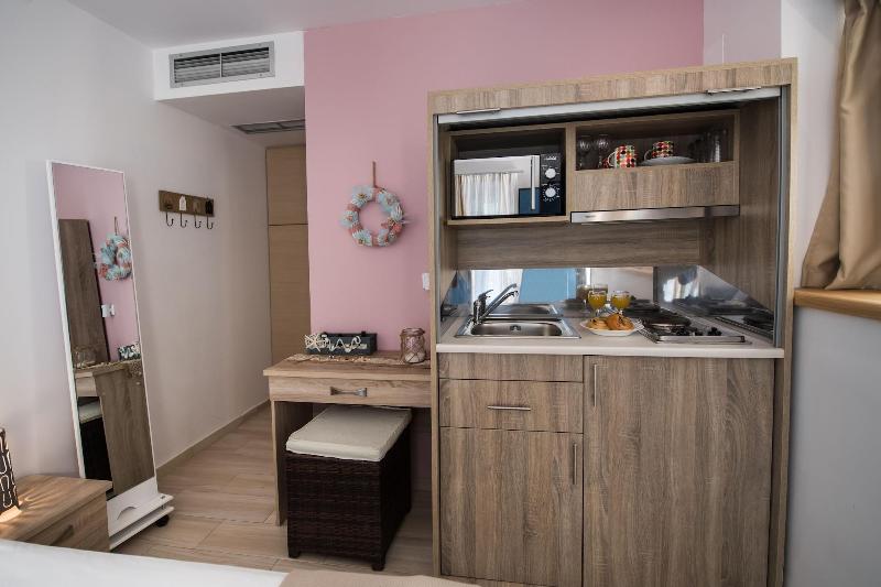 Ilianthos Apartments & Studios image