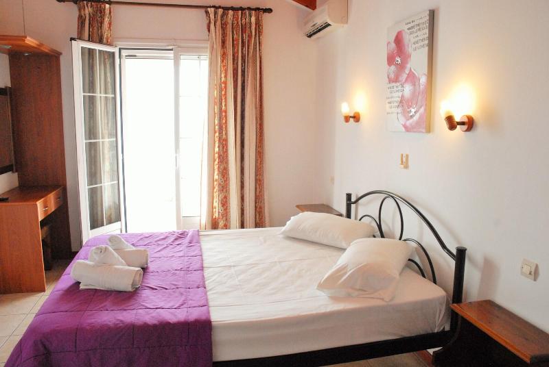 Stefanos Place image