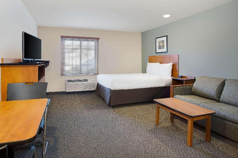 WoodSpring Suites Columbus North I-270 image