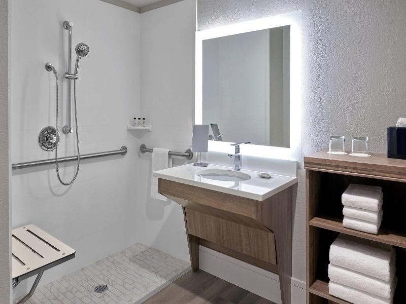 Delta Hotels By Marriott Chicago Willowbrook image