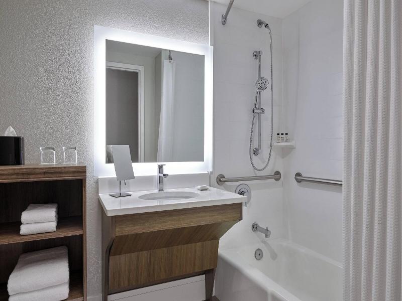 Delta Hotels By Marriott Chicago Willowbrook image