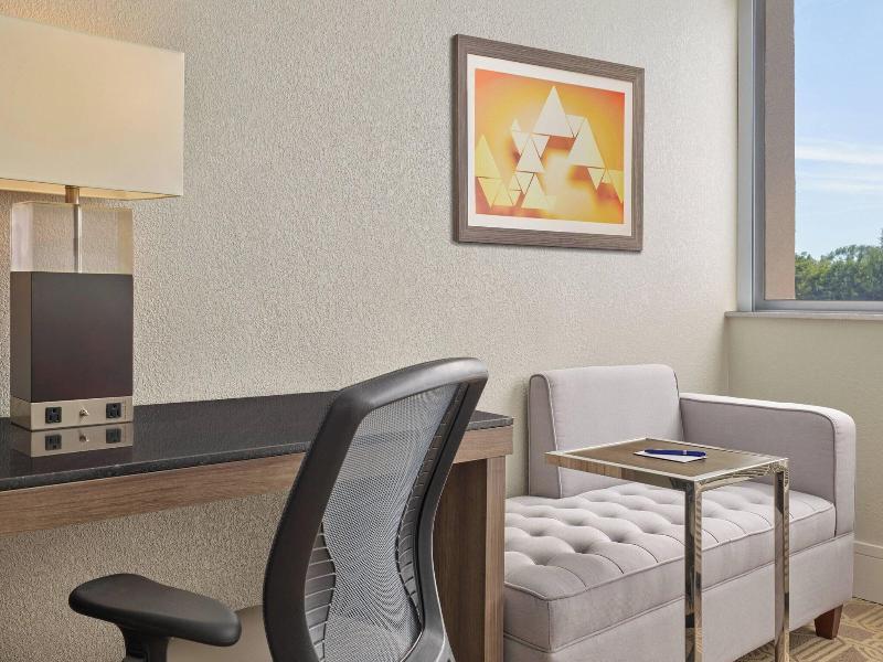 Delta Hotels By Marriott Chicago Willowbrook image