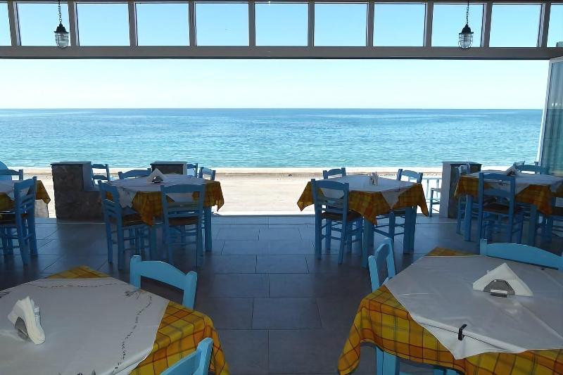 Socrates Apartments & Restaurant image