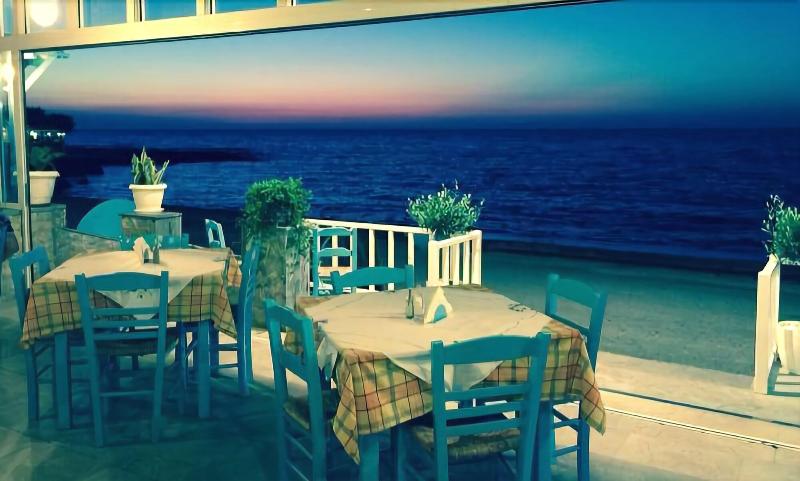 Socrates Apartments & Restaurant image