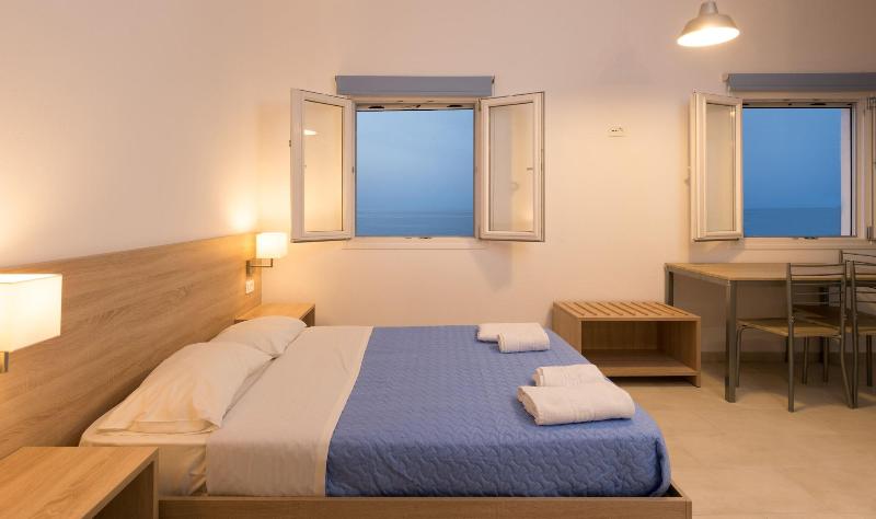 Socrates Apartments & Restaurant image