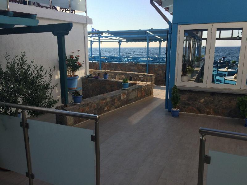 Socrates Apartments & Restaurant image