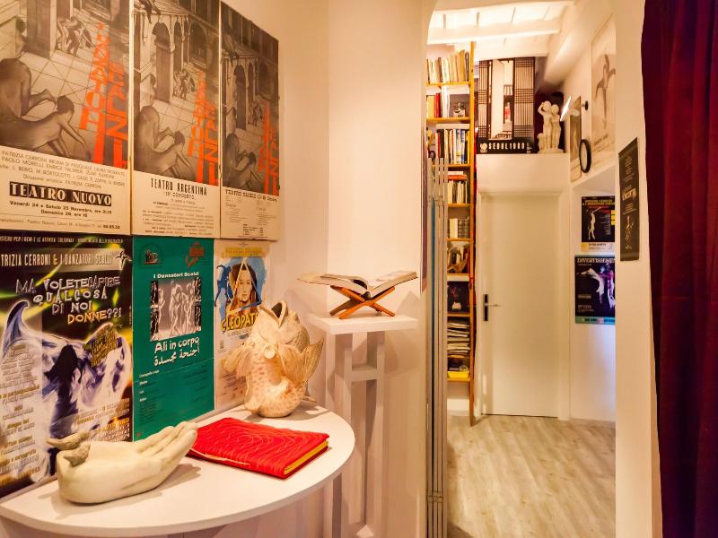 Trevi Fountain Art Suites image
