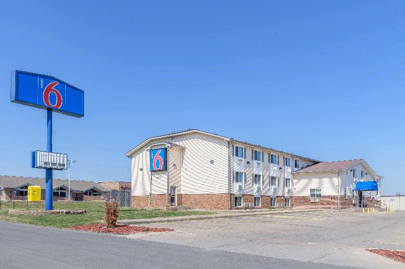 Motel 6 Sedalia, MO image