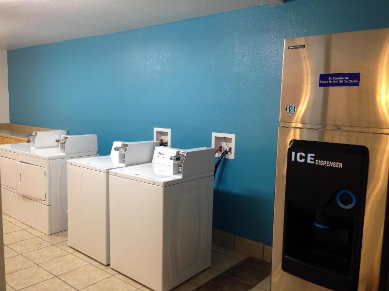 Motel 6 Sedalia, MO image