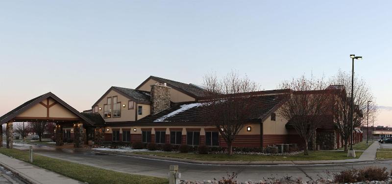 C'mon Inn Hotel & Suites image