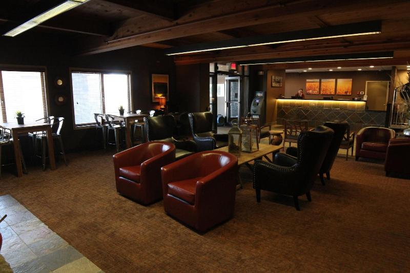 C'mon Inn Hotel & Suites image