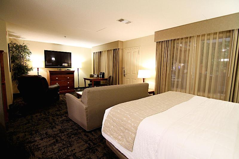 C'mon Inn Hotel & Suites image