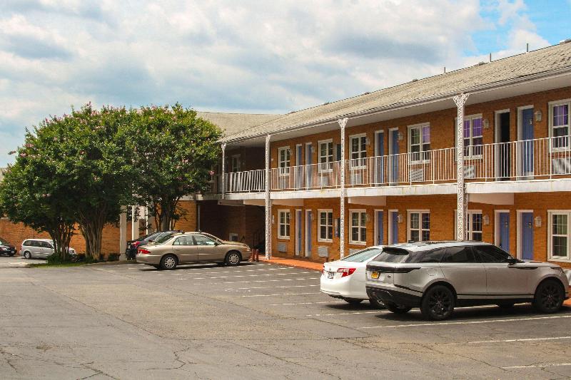 Motel 6 Falls Church, VA - Arlington Boulevard - Image 2