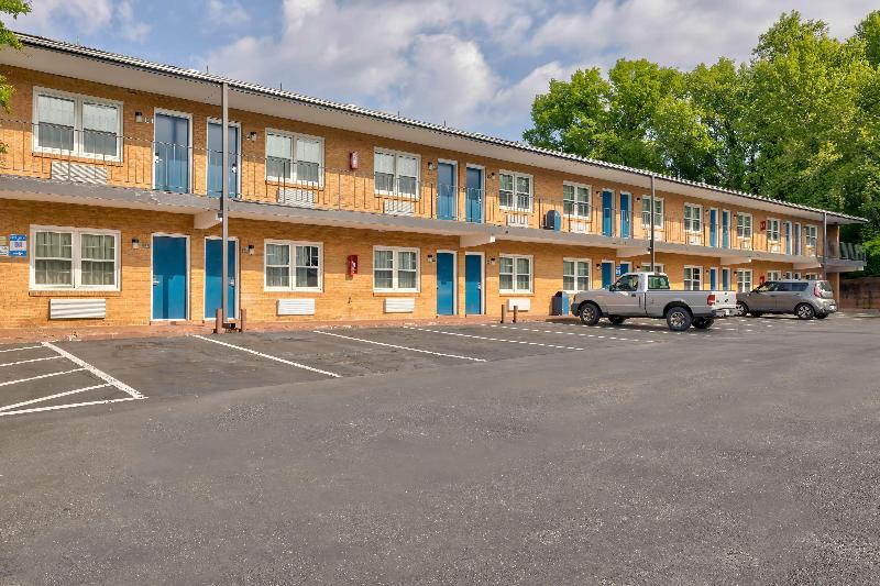 Motel 6 Falls Church, VA - Arlington Boulevard - Image 4