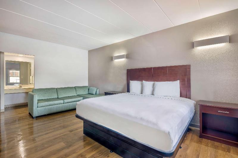 Motel 6 Falls Church, VA - Arlington Boulevard - Image 9