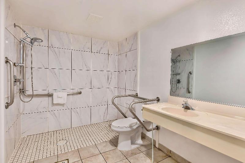 Motel 6 Falls Church, VA - Arlington Boulevard - Image 10