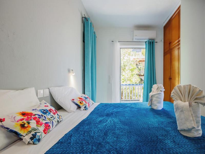 Velendzas Holidays image