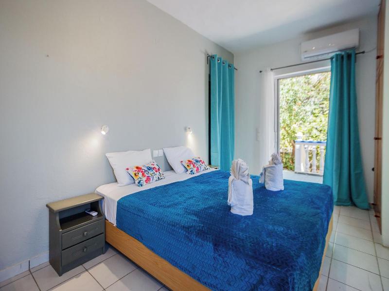 Velendzas Holidays image