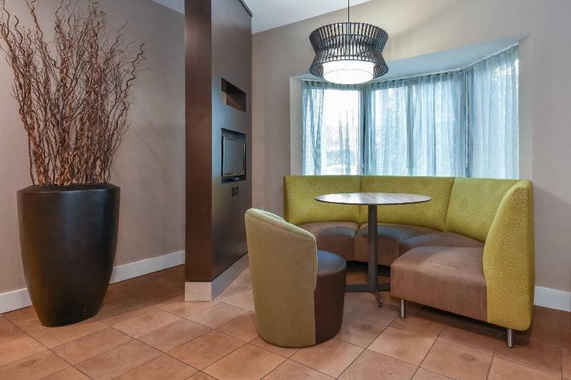 Courtyard By Marriott Charlotte Lake Norman image