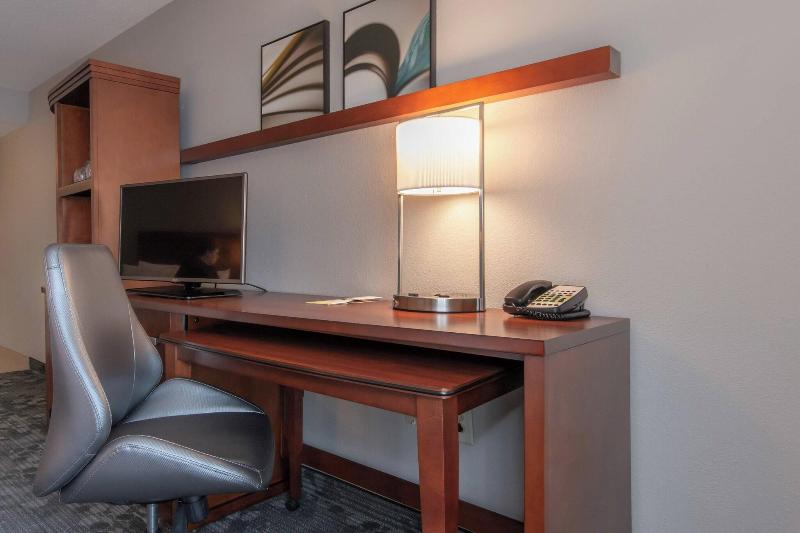 Courtyard By Marriott Charlotte Lake Norman image