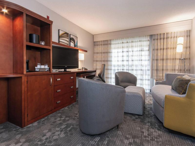 Courtyard By Marriott Charlotte Lake Norman image