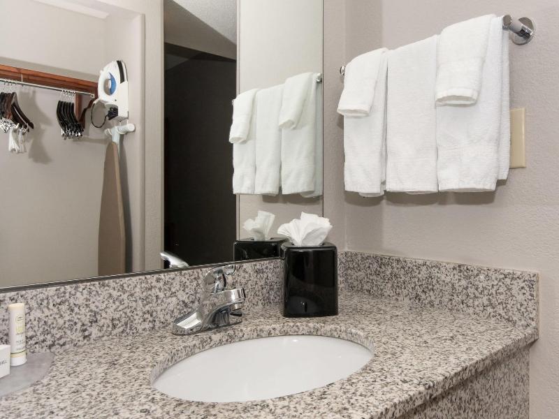 Courtyard By Marriott Charlotte Lake Norman image