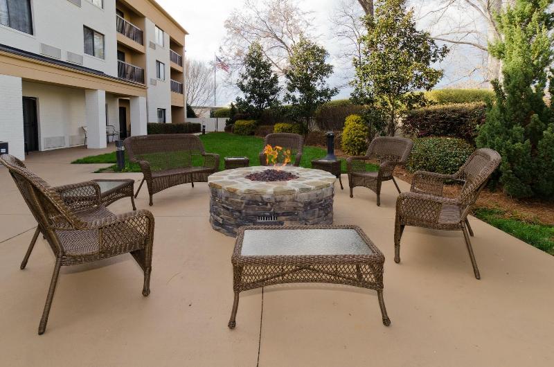 Courtyard By Marriott Charlotte Lake Norman image