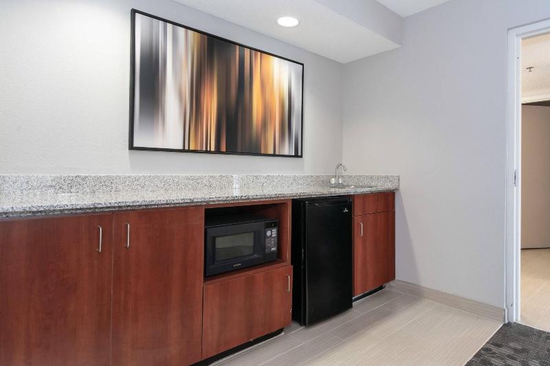 Courtyard By Marriott Charlotte Lake Norman image