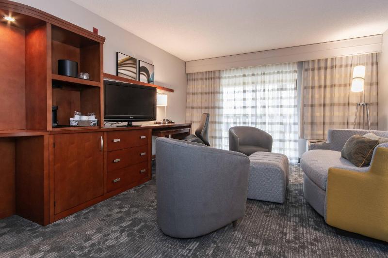 Courtyard By Marriott Charlotte Lake Norman image