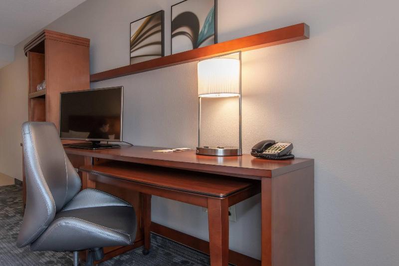 Courtyard By Marriott Charlotte Lake Norman image