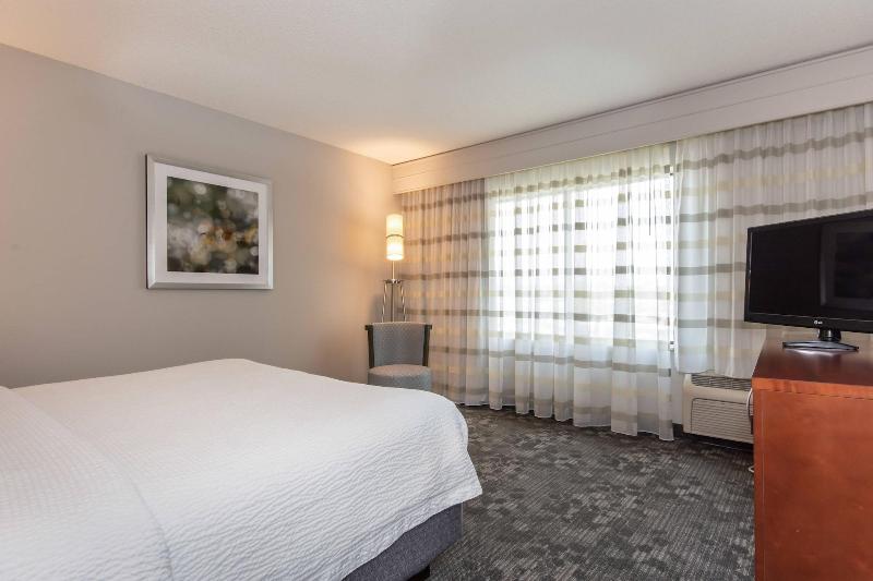 Courtyard By Marriott Charlotte Lake Norman image