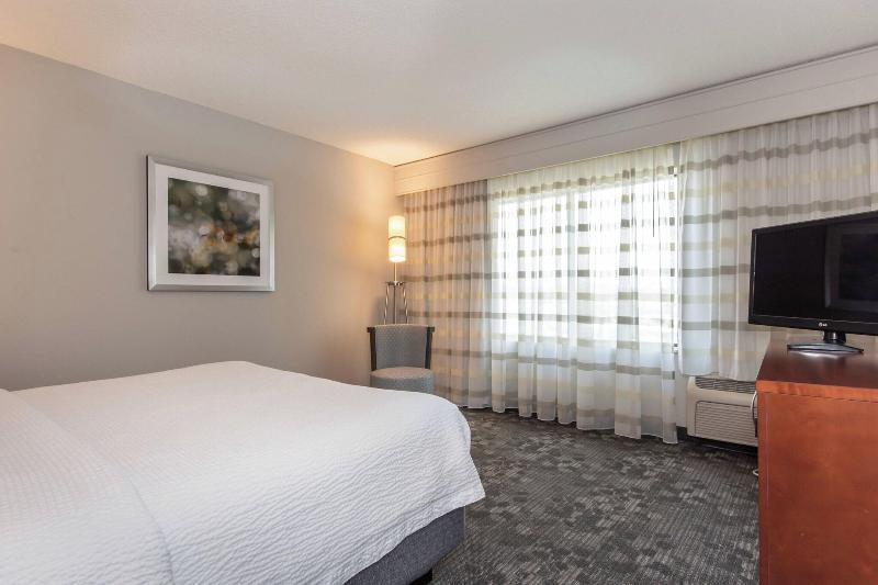 Courtyard By Marriott Charlotte Lake Norman image