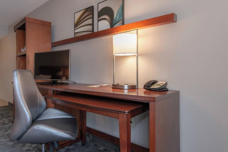 Courtyard By Marriott Charlotte Lake Norman image
